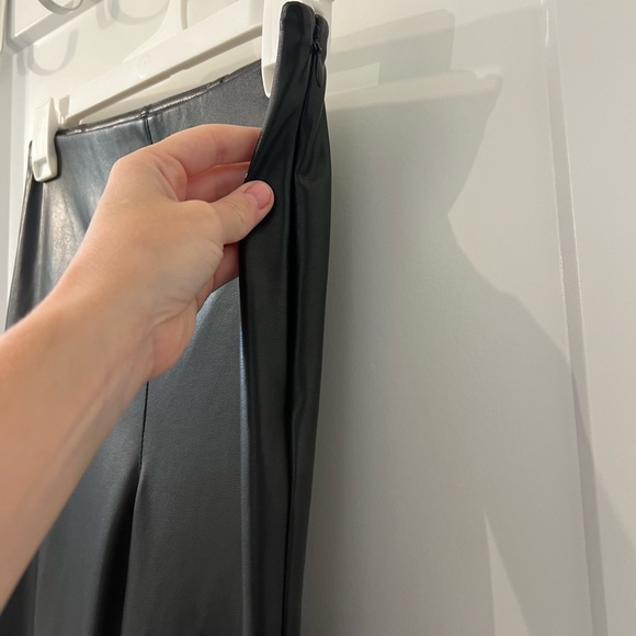 Aritzia Wilfred black“leather” pant - Picture 2 of 3